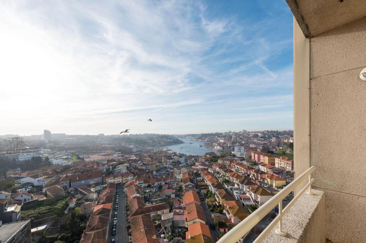 Lovelystay - 1Br Flat With Stunning Views Over Porto Vila Nova de Gaia Bagian luar foto